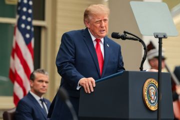 ترامب: قد نقرر البقاء والاحتفاظ بالنفط الإيراني لأنفسنا كما فعلنا في فنزويلا ترامب: قد نقرر البقاء والاحتفاظ بالنفط الإيراني لأنفسنا كما فعلنا في فنزويلا