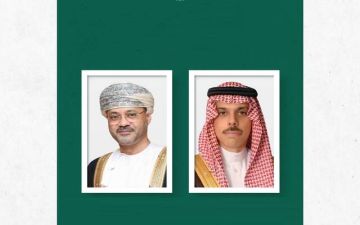 وزير الخارجية يبحث مع نظيره العماني أوضاع المنطقة وضمان أمن وحرية الملاحة