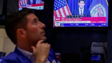 الأسهم الأمريكية تغلق على انخفاض حاد عقب رفع الفائدة الأسهم الأمريكية تغلق على انخفاض حاد عقب رفع الفائدة