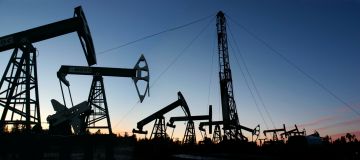 النفط يتراجع مع طرح السعودية شحنات عبر سلطنة عمان النفط يتراجع مع طرح السعودية شحنات عبر سلطنة عمان