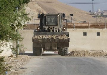 الاحتلال يغلق طرقا بأريحا تمهيدا لاقتحام مستعمرين 