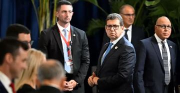 كواليس اللقاءات الفلسطينية في القاهرة السلطة للمقاومة: تسليم السلاح أولا! كواليس اللقاءات الفلسطينية في القاهرة السلطة للمقاومة: تسليم السلاح أولا!