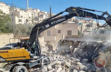 القدس: الاحتلال يجبر مواطنا على هدم منزله في بلدة الطور القدس: الاحتلال يجبر مواطنا على هدم منزله في بلدة الطور