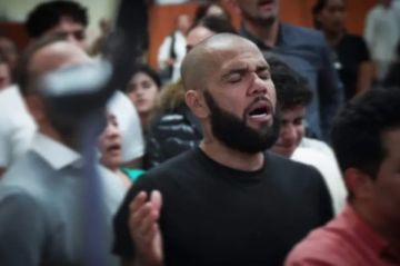 نجم برشلونة يتحول إلى واعظ في الكنيسة بعد قضية الاغتصاب 