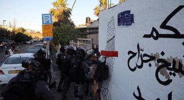 جيش الاحتلال يغلق حي الشيخ جراح بججة تأمين احتفالات المستوطنين بـعيد الشعلة جيش الاحتلال يغلق حي الشيخ جراح بججة تأمين احتفالات المستوطنين بـعيد الشعلة