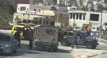 الاحتلال يقتحم قلنديا ويداهم منازل ويعتقل شابا