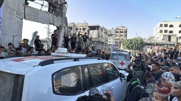 اكتمال تبادل الأحياء وبعض الجثامين وشاحنات المساعدات تدخل القطاع اكتمال تبادل الأحياء وبعض الجثامين وشاحنات المساعدات تدخل القطاع