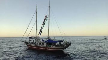 منسق أسطول الصمود: سفن عسكرية حامت حولنا وعدة مسيرات عملت على تشويش أجهزة الملاحة