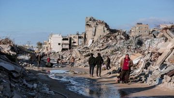 بريطانيا تقدم تمويلا جديدا لدعم إزالة الألغام وتمهيد طرق المساعدات إلى غزة بريطانيا تقدم تمويلا جديدا لدعم إزالة الألغام وتمهيد طرق المساعدات إلى غزة