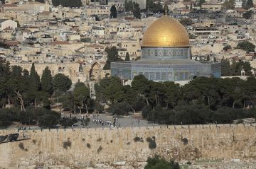 محافظة القدس تحذر من انهيار أجزاء من المسجد الأقصى جراء حفر إسرائيل للأنفاق محافظة القدس تحذر من انهيار أجزاء من المسجد الأقصى جراء حفر إسرائيل للأنفاق