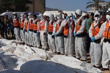 غزة.. صلاة الجنازة على 54 شخصا مجهولي الهوية (صور) غزة.. صلاة الجنازة على 54 شخصا مجهولي الهوية (صور)