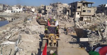 بالصور مؤسسة الإنسان سبيل السلام تفتح طرقات في مخيم جباليا