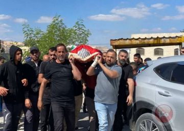جنين: أهالي الزبابدة يشيعون جثمان الشهيد أبو عيشة جنين: أهالي الزبابدة يشيعون جثمان الشهيد أبو عيشة