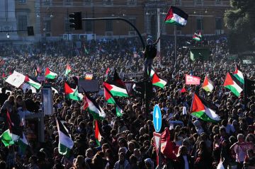 إيطاليا.. بولونيا تنتفض دعما لقطاع غزة تحت شعار عاش السابع من أكتوبر