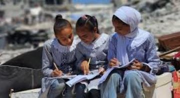 التربية تطلق مدرستين تعويضيتين لطلبة مدارس قطاع غزة