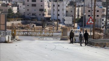 تقرير يكشف: إسرائيل أقامت ما يقارب 1000 حاجز في الضفة الغربية تقرير يكشف: إسرائيل أقامت ما يقارب 1000 حاجز في الضفة الغربية