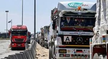 تحرك 400 شاحنة مساعدات إلى غزة بعد وقف النار