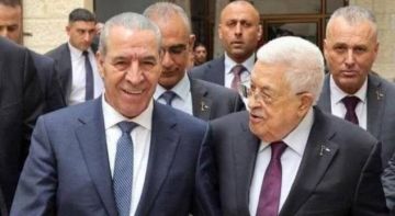 الرئيس عباس يصدر إعلانا دستوريا يقضي بتولي نائبه مهام رئاسة السلطة حال شغور المنصب الرئيس عباس يصدر إعلانا دستوريا يقضي بتولي نائبه مهام رئاسة السلطة حال شغور المنصب