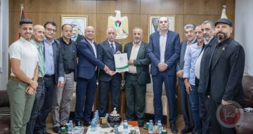 في إطار دعم الحكومة لصمود المخيمات: سلطة الأراضي تسلم تخصيص أرض لمركز شباب بلاطة في إطار دعم الحكومة لصمود المخيمات: سلطة الأراضي تسلم تخصيص أرض لمركز شباب بلاطة