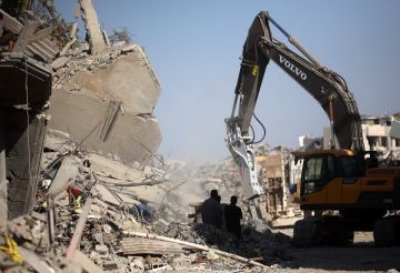 بلدية غزة تحذر من كارثة بيئية وصحية بسبب تراكم النفايات ومياه الصرف  بلدية غزة تحذر من كارثة بيئية وصحية بسبب تراكم النفايات ومياه الصرف