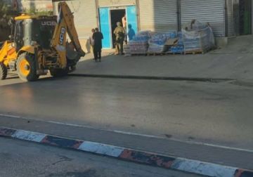 الاحتلال يجبر أصحاب المحال التجارية على إغلاق أبوابها في حوارة جنوب نابلس الاحتلال يجبر أصحاب المحال التجارية على إغلاق أبوابها في حوارة جنوب نابلس