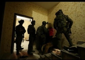 الاحتلال يشن حملة اعتقالات في الضفة وسط تهديدات لذوي الأسرى المنوي الإفراج عنهم الاحتلال يشن حملة اعتقالات في الضفة وسط تهديدات لذوي الأسرى المنوي الإفراج عنهم