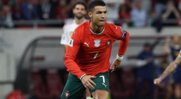 رونالدو ينال جائزة استثنائية من الاتحاد البرتغالي ويتحدث عن الاعتزال