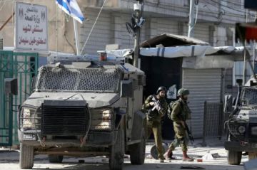 الاحتلال يقتحم مركز مدينة جنين ويطلق الرصاص الحي الاحتلال يقتحم مركز مدينة جنين ويطلق الرصاص الحي