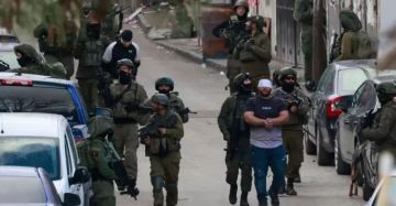 الاحتلال يداهم منازل أسرى محررين في رام الله ويواصل اعتقالاته بالضفة والقدس الاحتلال يداهم منازل أسرى محررين في رام الله ويواصل اعتقالاته بالضفة والقدس