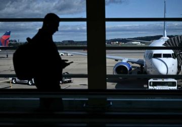 اختراق مكبرات الصوت في مطارات بكندا وأميركا لدعم حماس