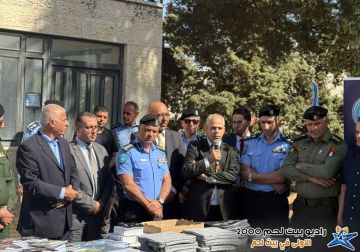 صور.. شرطة محافظة بيت لحم تطلق حملة توعوية لتعزيز الوقاية من الجريمة وتؤكد أهمية التعاون المجتمعي صور.. شرطة محافظة بيت لحم تطلق حملة توعوية لتعزيز الوقاية من الجريمة وتؤكد أهمية التعاون المجتمعي