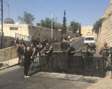 قوات الاحتلال تشدد إجراءاتها العسكرية على حي الشيخ جراح بالقدس قوات الاحتلال تشدد إجراءاتها العسكرية على حي الشيخ جراح بالقدس