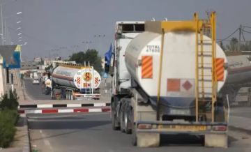 دخول عدد من شاحنات الغاز والوقود إلى غزة دخول عدد من شاحنات الغاز والوقود إلى غزة