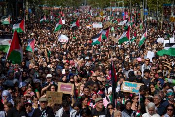 طوفان بشري.. مئات الآلاف يتظاهرون في برشلونة ضد الإبادة الجماعية في غزة والاحتلال الإسرائيلي (فيديو)