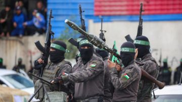 قيادي في حماس: تسليم السلاح خارج النقاش