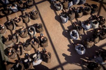 بالأسماء.. قائمة تضم 48 أسيرا من غزة يتواجدون في سجن عوفر بالأسماء.. قائمة تضم 48 أسيرا من غزة يتواجدون في سجن عوفر