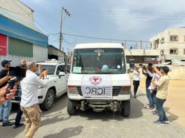 الاحتلال يفرج عن 13 أسيرا من قطاع غزة الاحتلال يفرج عن 13 أسيرا من قطاع غزة