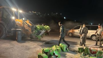 ضبط كميات كبيرة من المواد الغذائية المنتهية الصلاحية والدخان المهرب شمال غرب الخليل ضبط كميات كبيرة من المواد الغذائية المنتهية الصلاحية والدخان المهرب شمال غرب الخليل