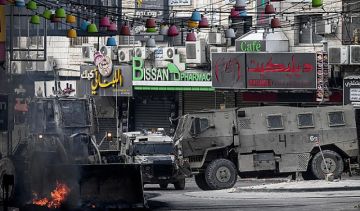 قوة خاصة تقتحم جنين وتحاصر منزلا وسط إطلاق نار كثيف قوة خاصة تقتحم جنين وتحاصر منزلا وسط إطلاق نار كثيف