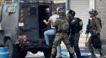 الاحتلال يعتقل ثلاثة شبان من مدينة قلقيلية الاحتلال يعتقل ثلاثة شبان من مدينة قلقيلية