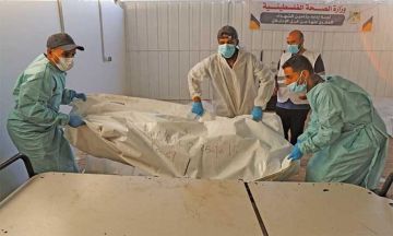 مجمع ناصر الطبي يتسلم جثامين 30شهيدا من الصليب الأحمر مجمع ناصر الطبي يتسلم جثامين 30شهيدا من الصليب الأحمر