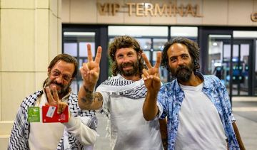 ناشطون في أسطول الصمود: الاحتلال عاملنا كحيوانات وتعرضنا للإهانة الجسدية والنفسية ناشطون في أسطول الصمود: الاحتلال عاملنا كحيوانات وتعرضنا للإهانة الجسدية والنفسية