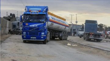دخول شاحنات الوقود والغاز إلى غزة لأول مرة منذ 8 أشهر