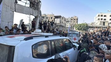 صور...القسام تفرج عن 20 أسيرا إسرائيليا