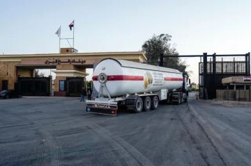 معابر غزة بين السيطرة والإغلاق: ثمانية منافذ ومحاولات محدودة لإنعاش الحركة الإنسانية معابر غزة بين السيطرة والإغلاق: ثمانية منافذ ومحاولات محدودة لإنعاش الحركة الإنسانية