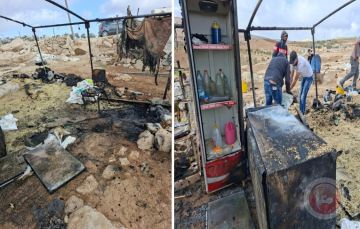 نجاة عائلة من محاولة حرق خيمتهم على يد مستوطنين جنوب الخليل نجاة عائلة من محاولة حرق خيمتهم على يد مستوطنين جنوب الخليل