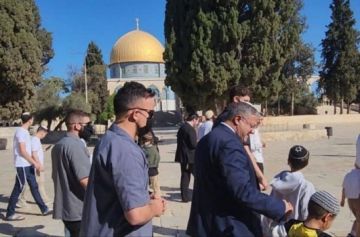 بن غفير يقود اقتحام المستوطنين للمسجد الأقصى