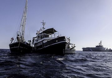 أسطول الصمود يقترب من سواحل غزة وسط تحليق مكثف لمسيرات إسرائيلية