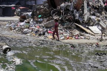 بلدية غزة: دمار واسع بشبكات الصرف وتوقف المضخات ينذر بكارثة بيئية خطيرة بلدية غزة: دمار واسع بشبكات الصرف وتوقف المضخات ينذر بكارثة بيئية خطيرة