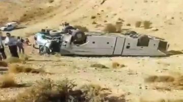 شاهد: غفوة سائق إيراني تثير كارثة مأساوية وتودي بحياة أربعة ركاب شاهد: غفوة سائق إيراني تثير كارثة مأساوية وتودي بحياة أربعة ركاب